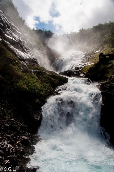 CASCADA DE KJOSFOSSEN, TREN DE FLAM