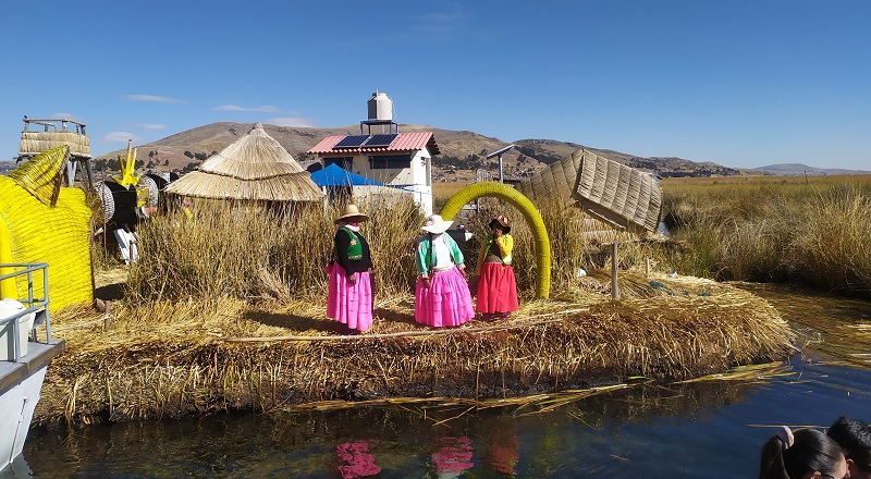 Excursión a la Isla de los Uros